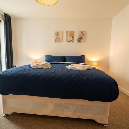 Spacious Apartment In Woking Town Centre Exterior photo
