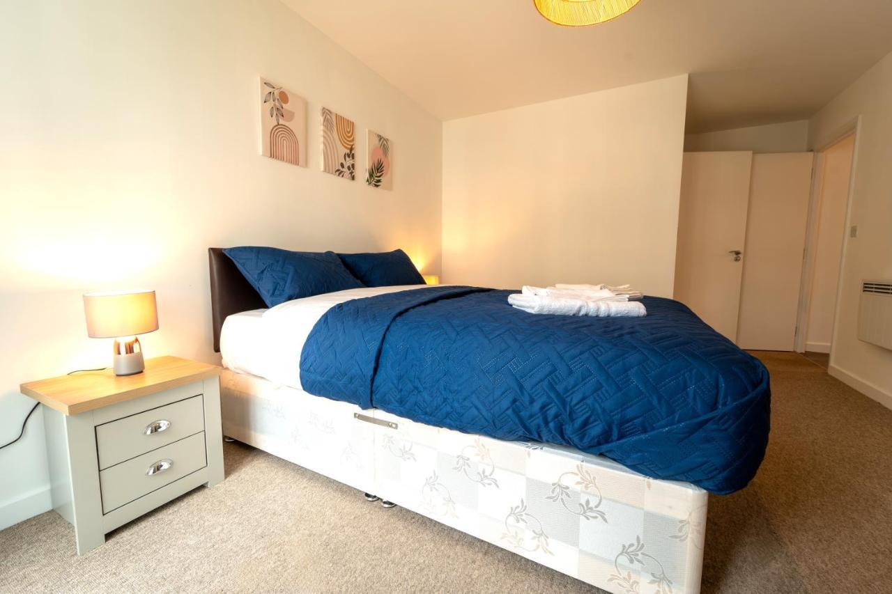 Spacious Apartment In Woking Town Centre Exterior photo