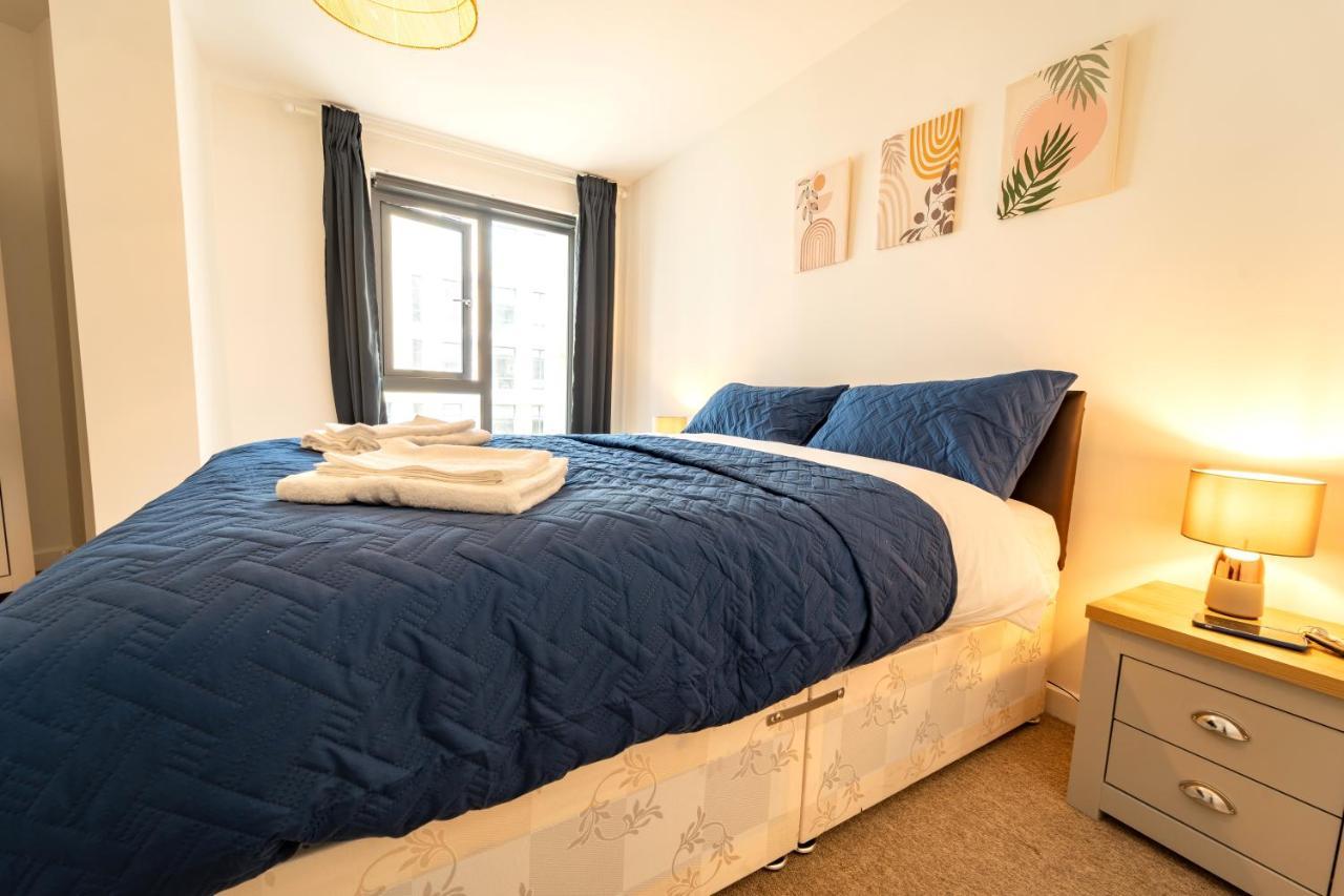 Spacious Apartment In Woking Town Centre Exterior photo
